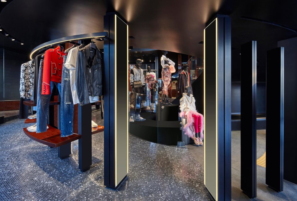 ©Dolce&Gabbana. Ateliers Jean Nouvel. Jean Nouvel Design. 2021 - The store display the new Dolce&Gabbana Collection