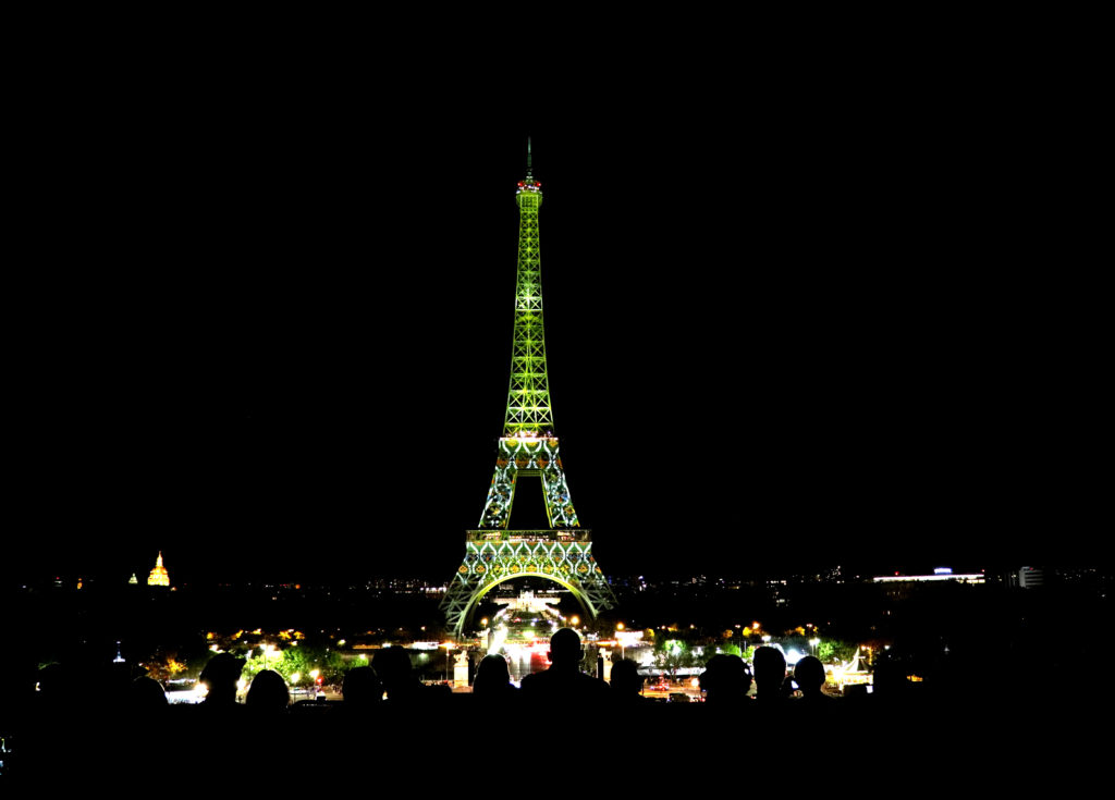 Japonismes 2018 - Les Lumières du Japon illuminent la Tour Eiffel © CLAD / THE FARM