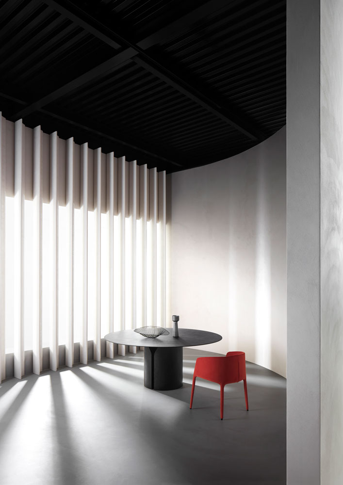 Jean Nouvel Design, NVL Table, 2020 © MDF Italia / Thomas Pagani