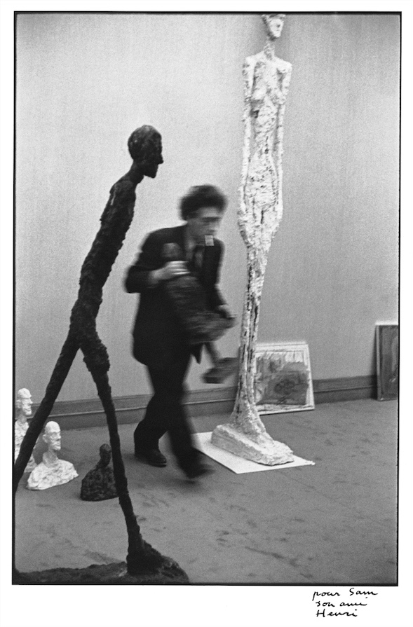 Henri Cartier-Bresson, Alberto Giacometti, Rue d'Alésia, Paris, 1961 © Fondation Henri Cartier-Bresson : Magnum Photos - Collection Szafran, Fondation Pierre Gianadda