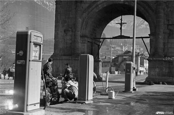Aoste, arc d’Auguste, photo Octave Bérard, 1952 © Région autonome Vallée d’Aoste – Archives BREL – Fonds Bérard