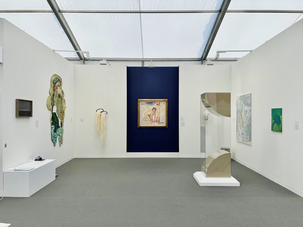 Galerie Poggi, Paris Plus par Art Basel, 2022. Courtesy Galerie Poggi