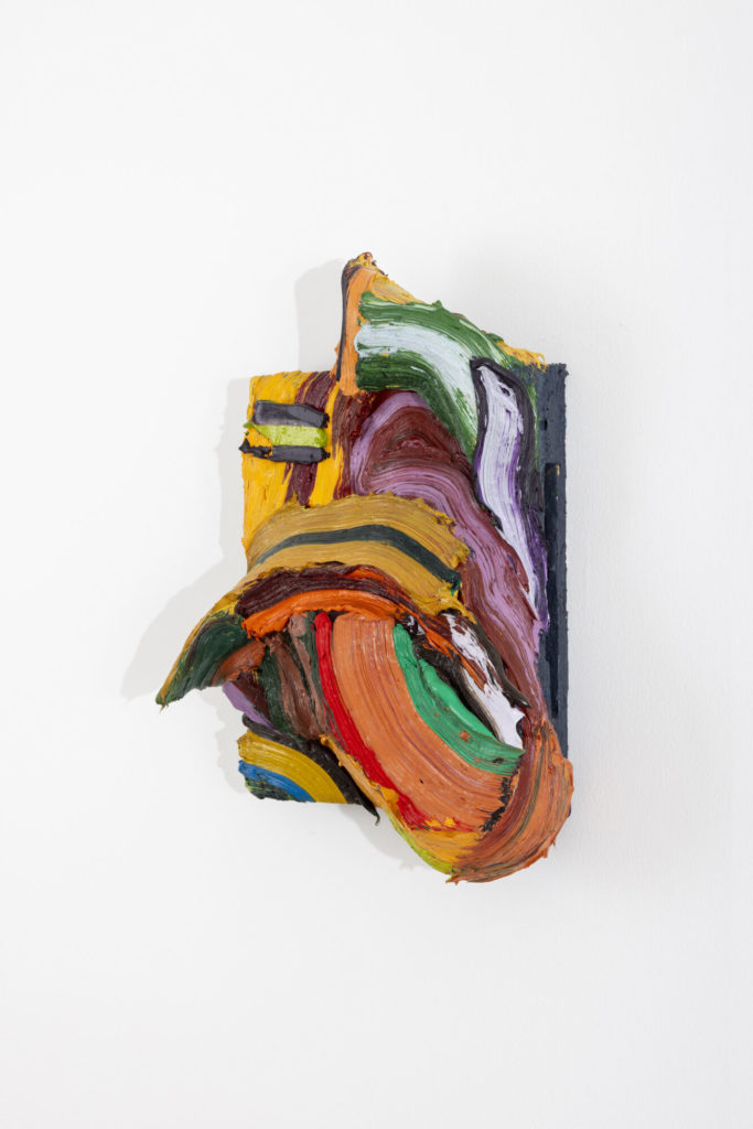 Henrique Oliveira, EXLP 37, 2022. Huile, papier mâché et grillage métallique sur bois, 47 x 37 x 13 cm