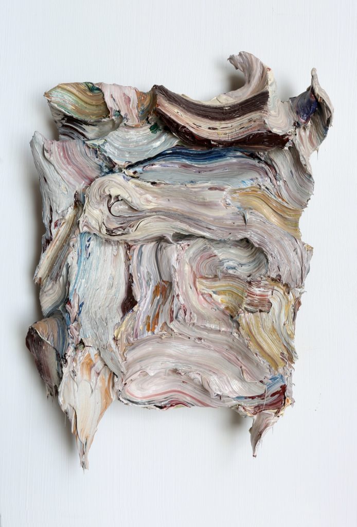 Henrique Oliveira, EXLP 39, 2022. Huile, papier mâché et grillage métallique sur bois, 58 x 40 x 13 cm