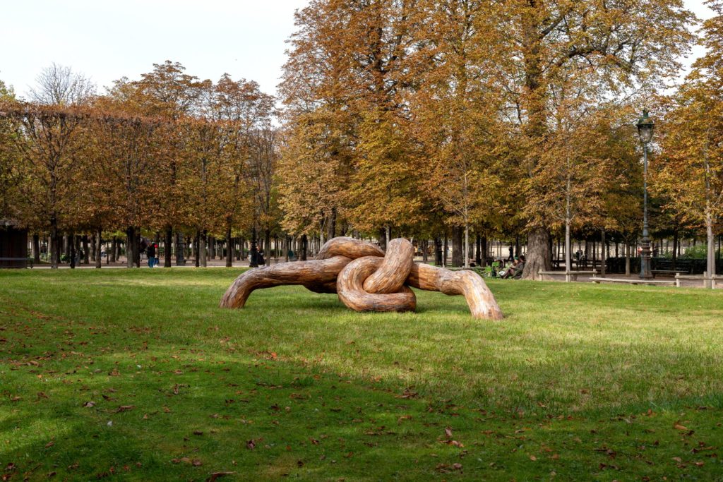 Henrique Oliveira, Desnatureza, 2022. Paris Plus par Art Basel 2023, Programme public, Jardin des Tuileries © Marc Domange