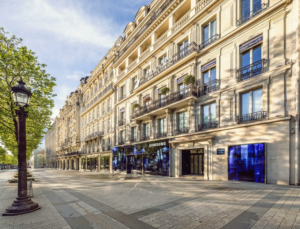 Ateliers Jean Nouvel, Samsung Store Champs Elysées, Paris © Hanukman