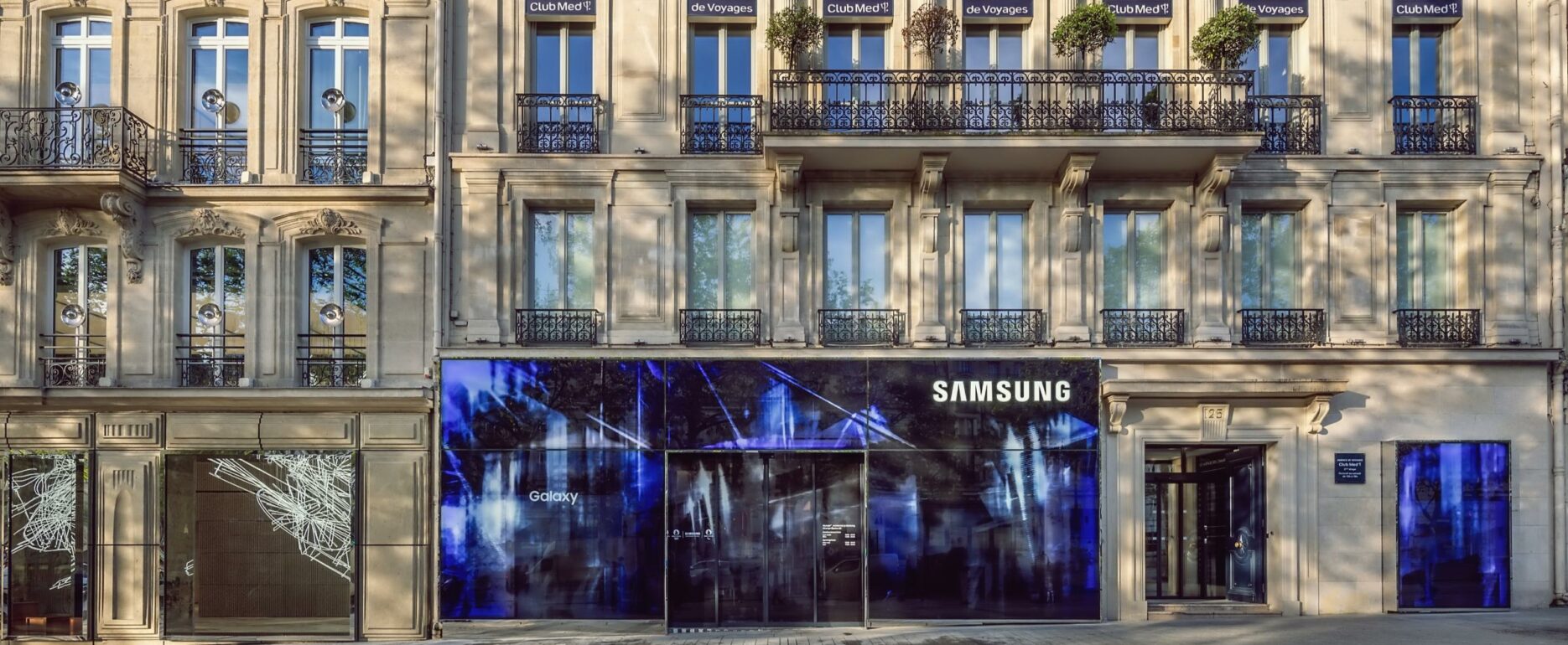 Ateliers Jean Nouvel, Samsung Store Champs Elysées, Paris © Hanukman