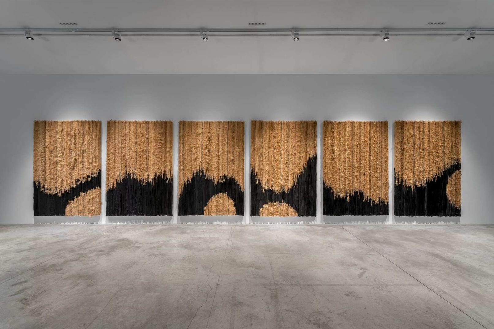 Joël Andrianomearisoa, Things and something to remember before daylight, Exposition Galerie Almine Rech, 2024, © Nicolas Brasseur, Courtesy of the artist and Almine Rech