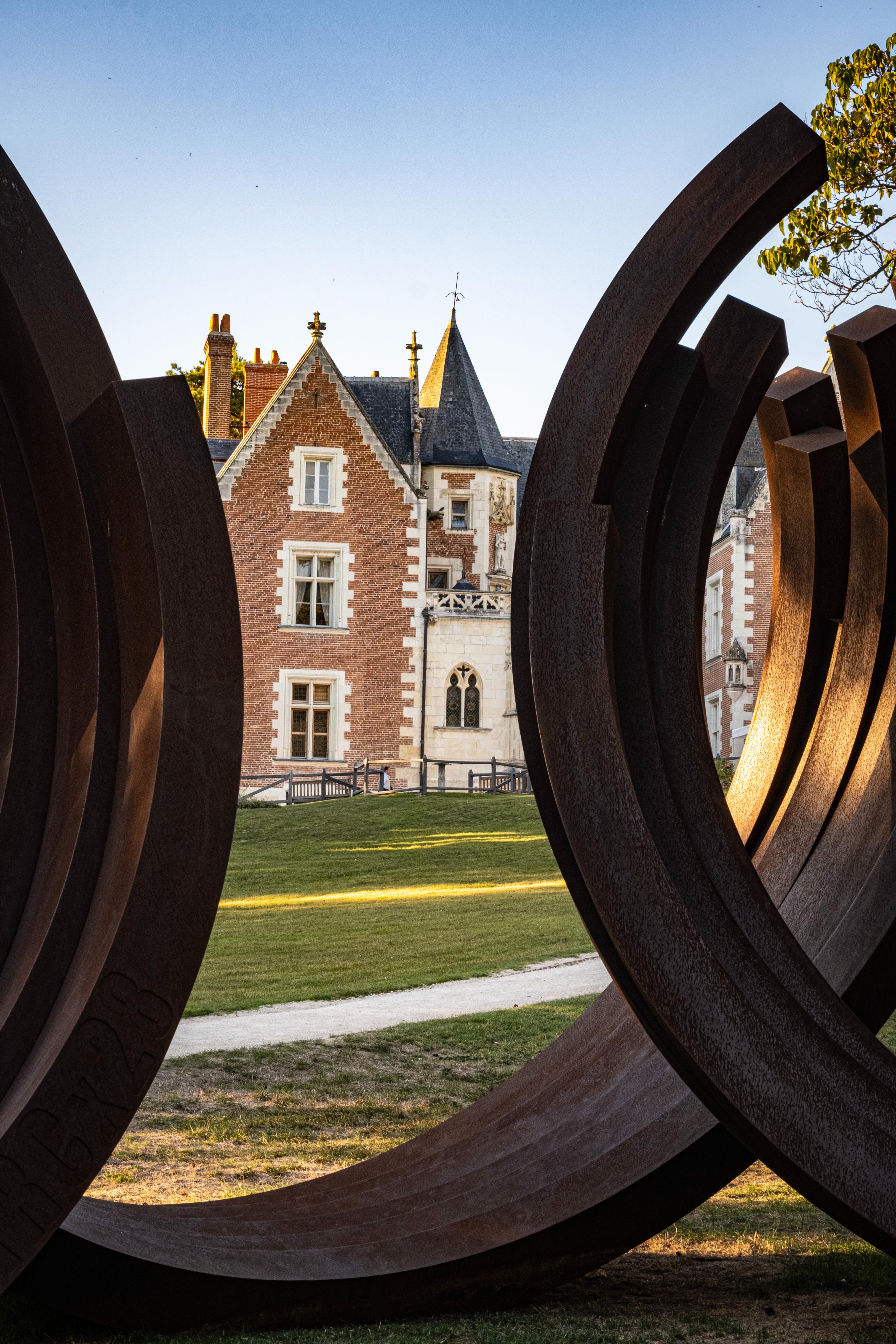 Clos Lucé, installation de Bernar Venet, Septembre 2026 © CLAD - THE FARM