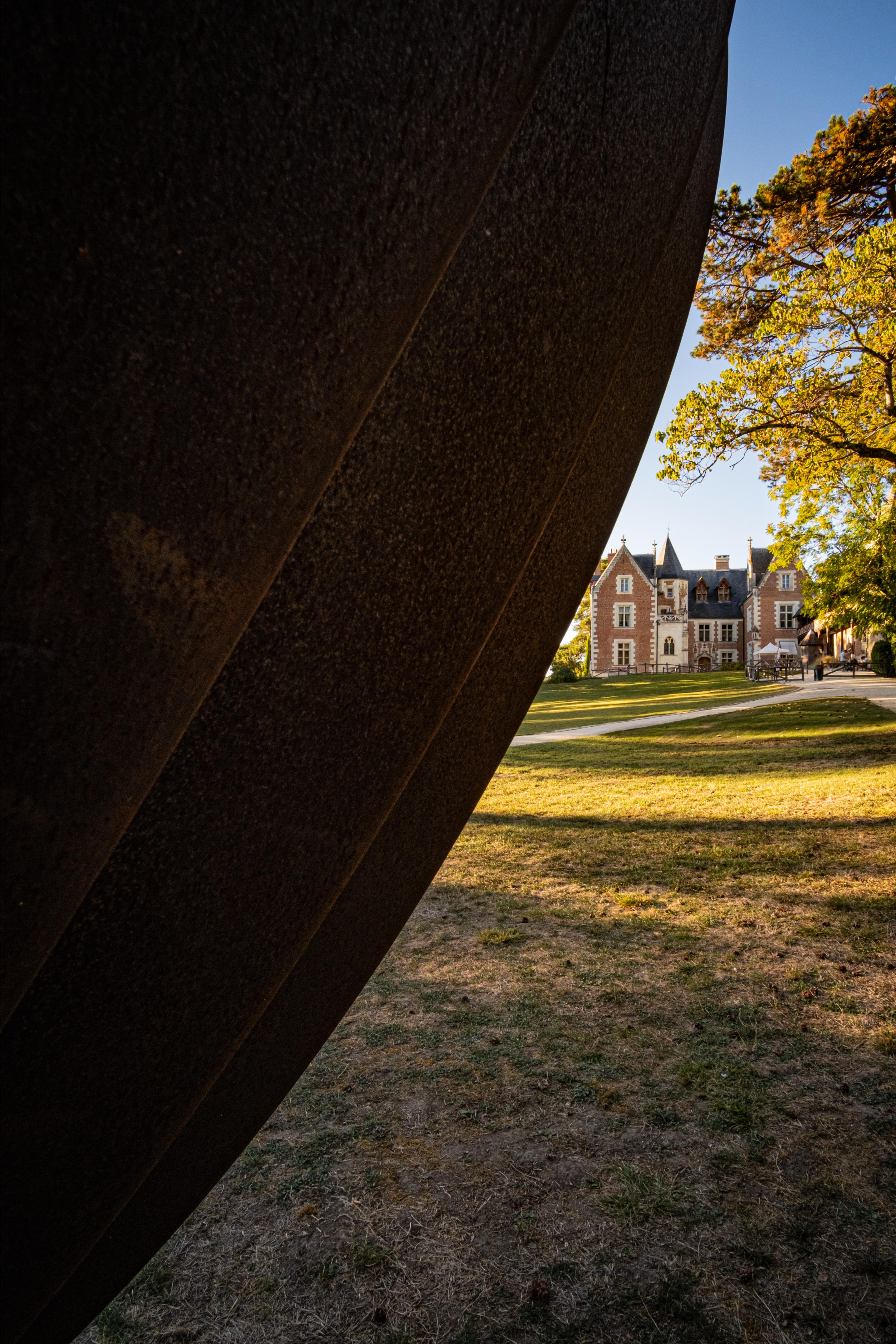 Clos Lucé, installation de Bernar Venet, Septembre 2026 © CLAD - THE FARM