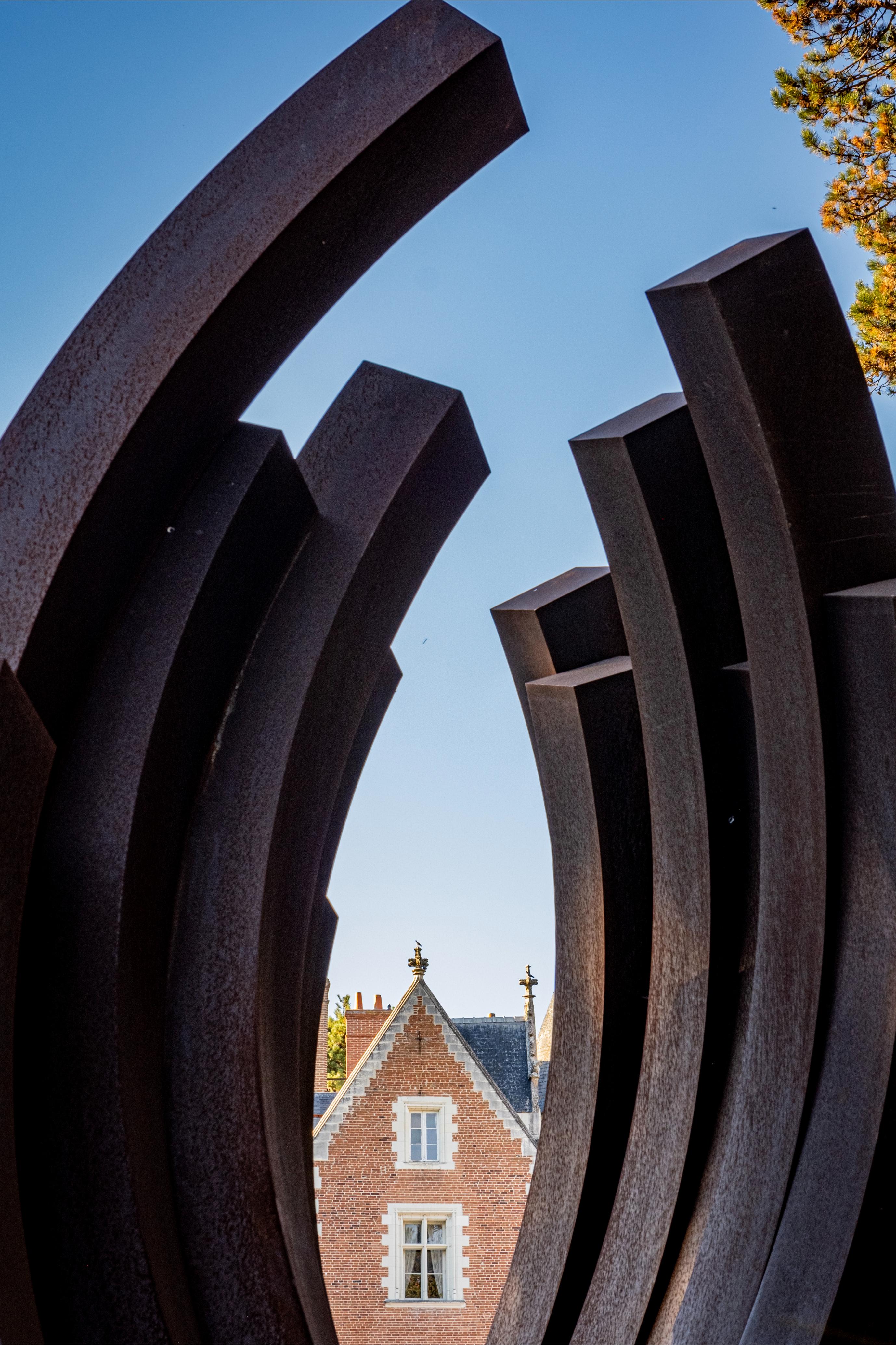 Clos Lucé, installation de Bernar Venet, Septembre 2026 © CLAD - THE FARM
