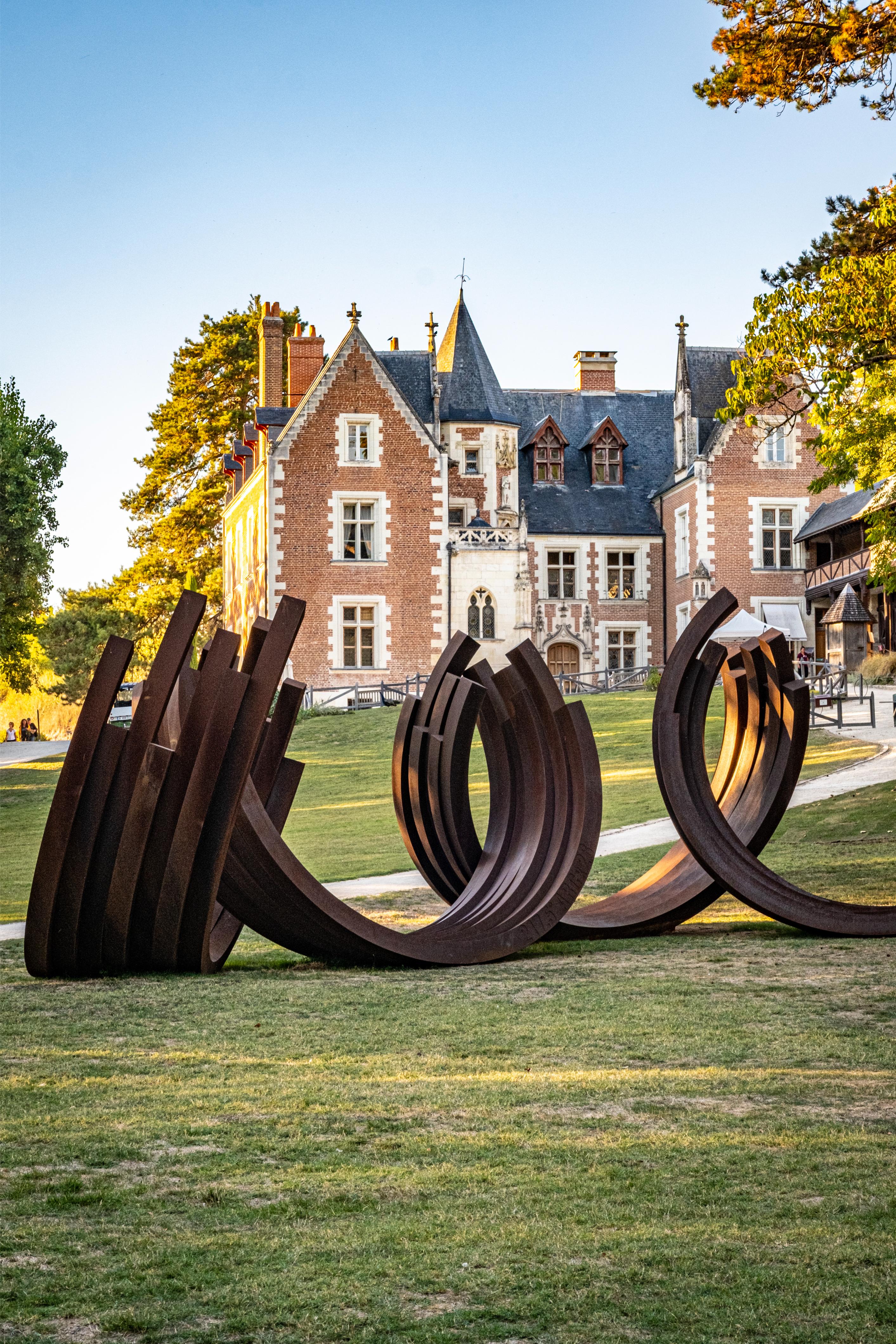 Clos Lucé, installation de Bernar Venet, Septembre 2026 © CLAD - THE FARM