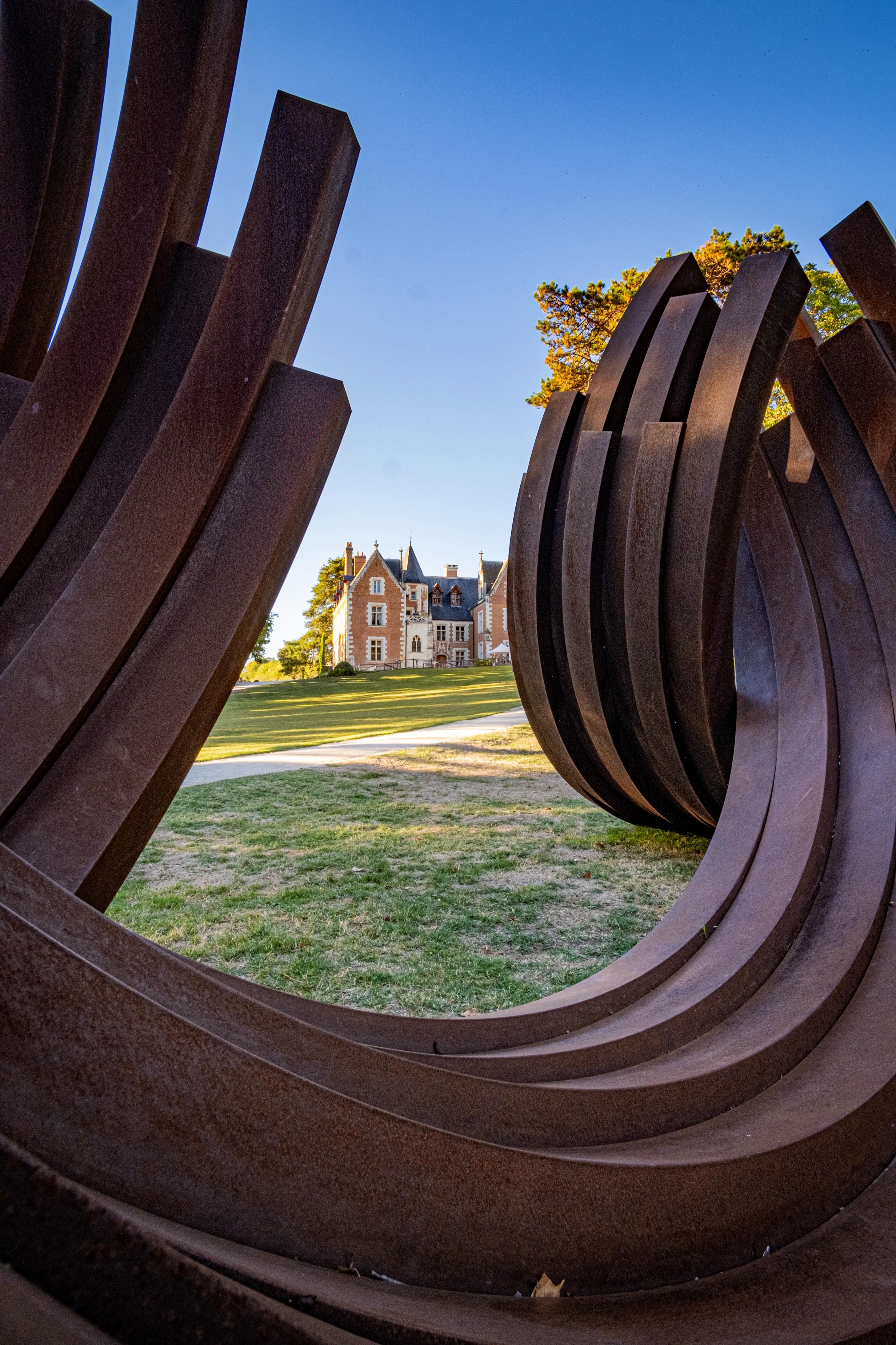 Clos Lucé, installation de Bernar Venet, Septembre 2026 © CLAD - THE FARM